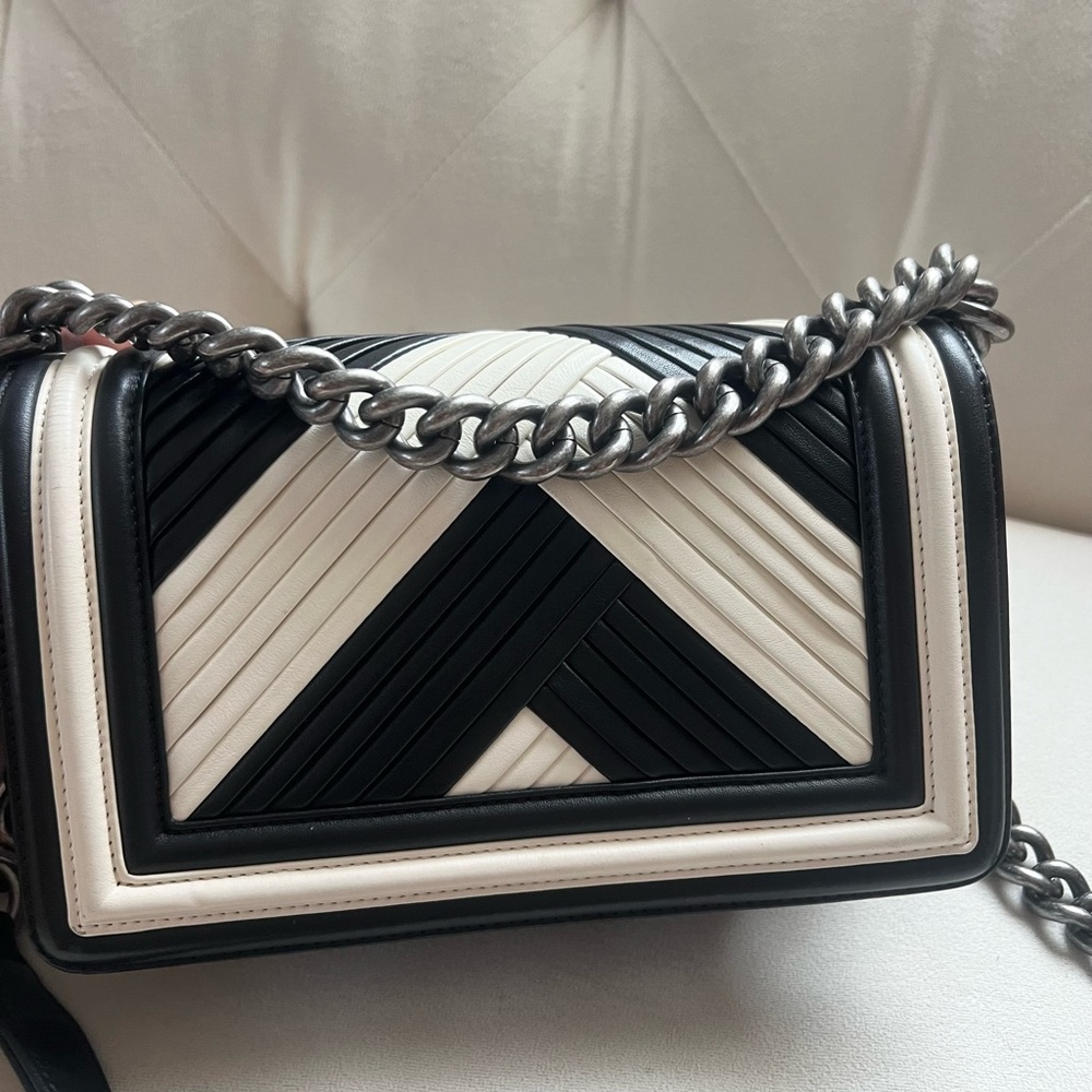 Chanel Chevron Bicolor Boy Bag - Picture 4 of 9